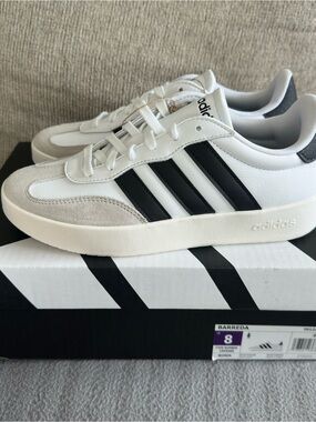 adidas NWT Women’s Barreda White Sneakers with Black Three Stripes Size US 8